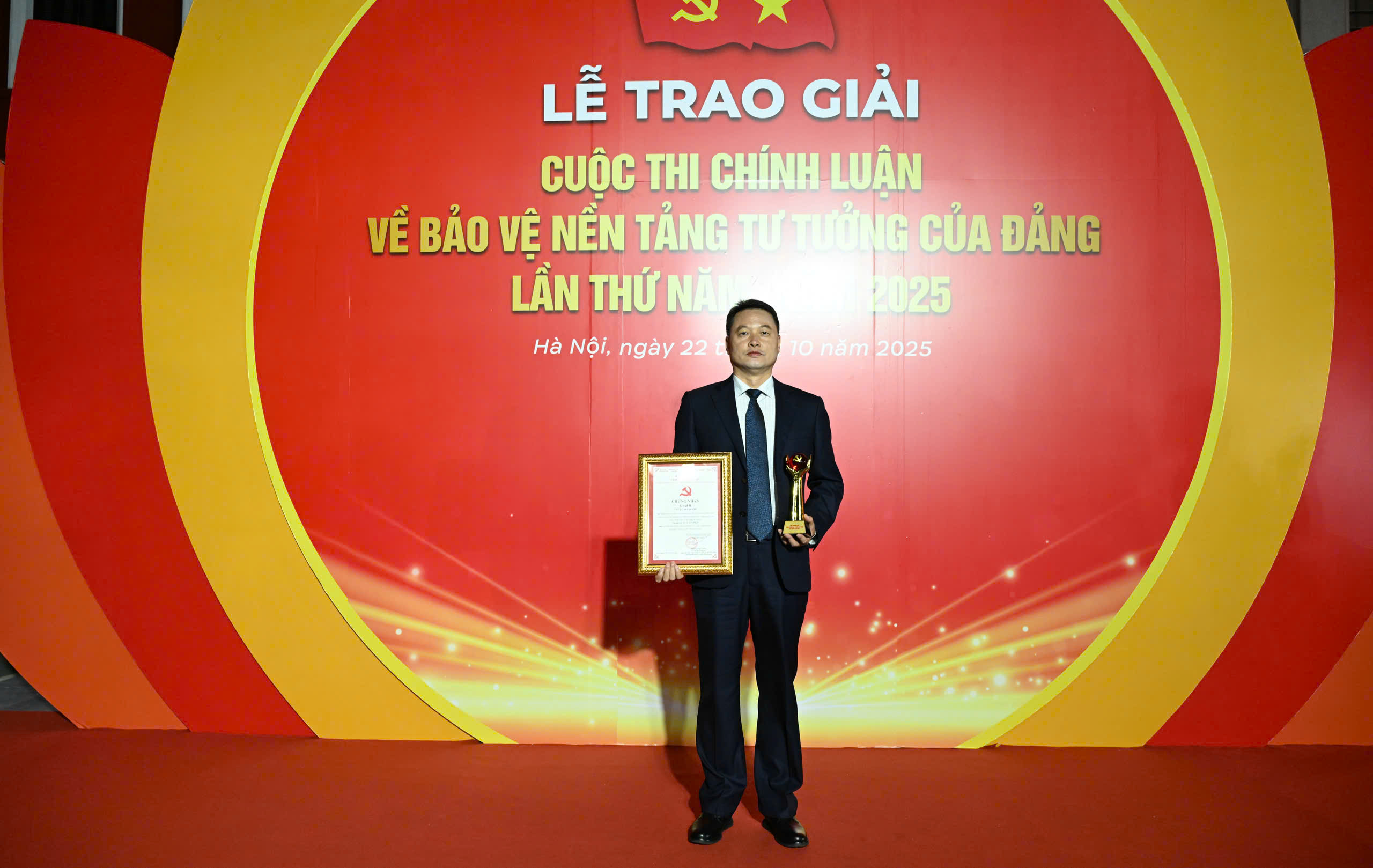 GS.TS Từ Tần Pháp nhận Giải B